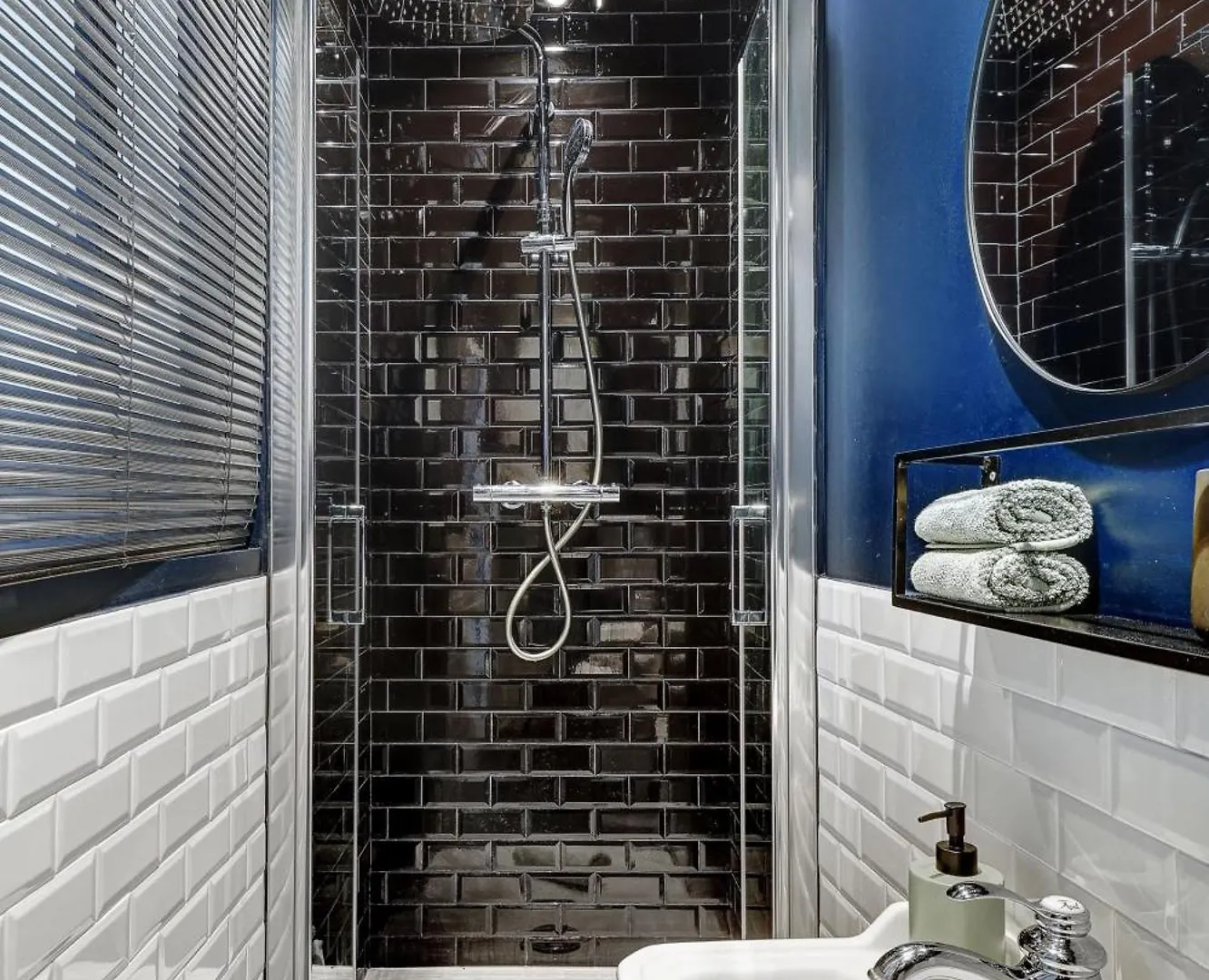 Le Marais - Place Des Vosges Flat 0*, Paris